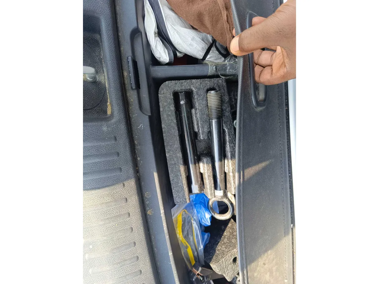 Car image 31