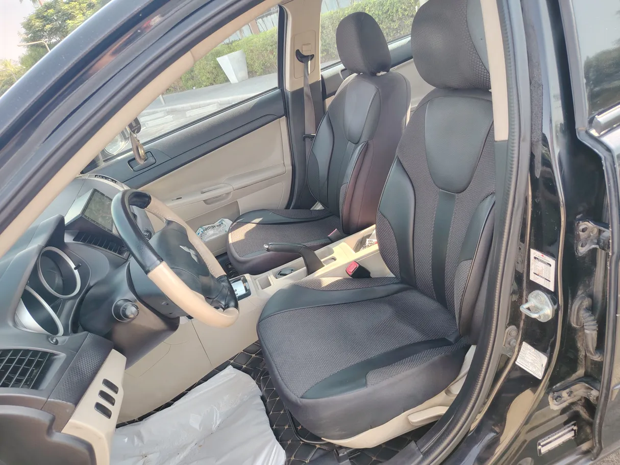 Car image 13