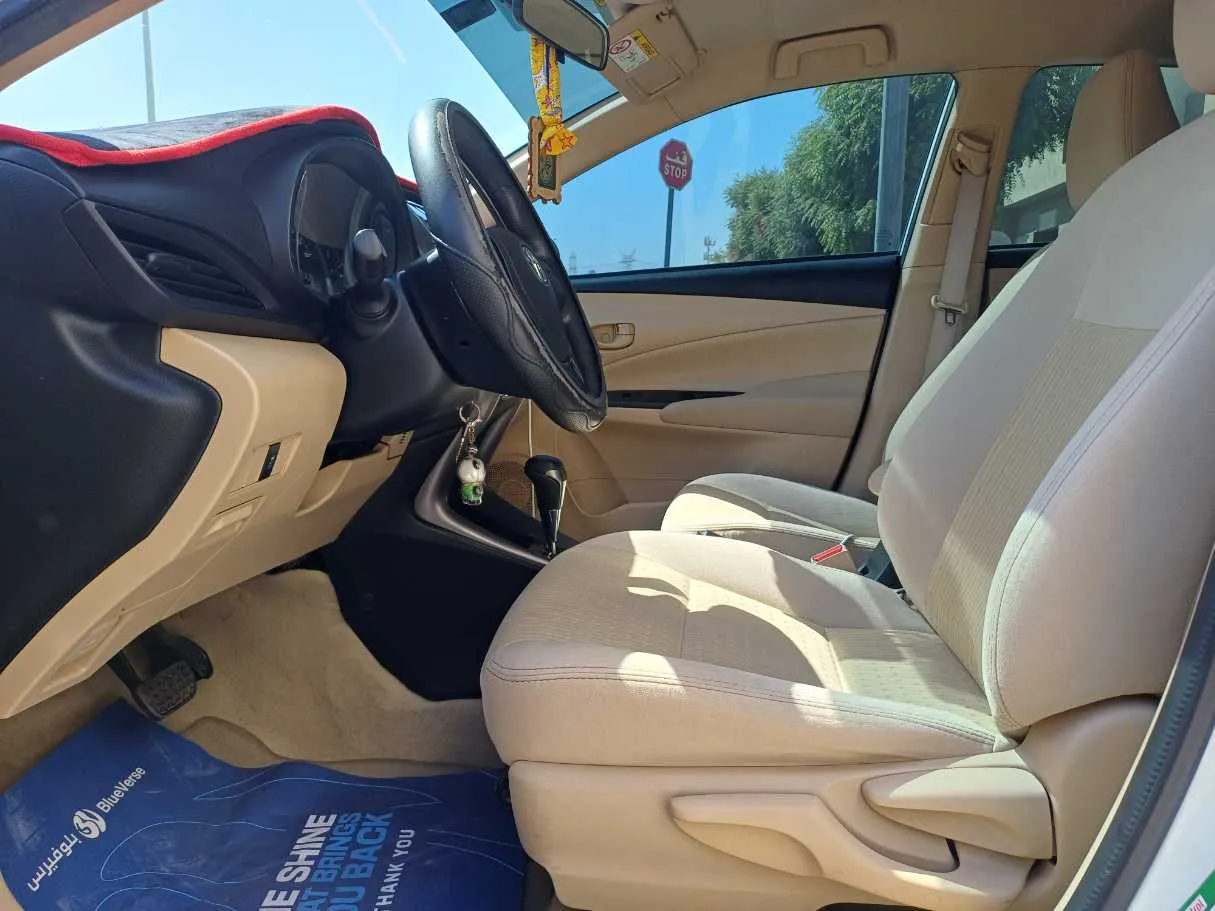Car image 12