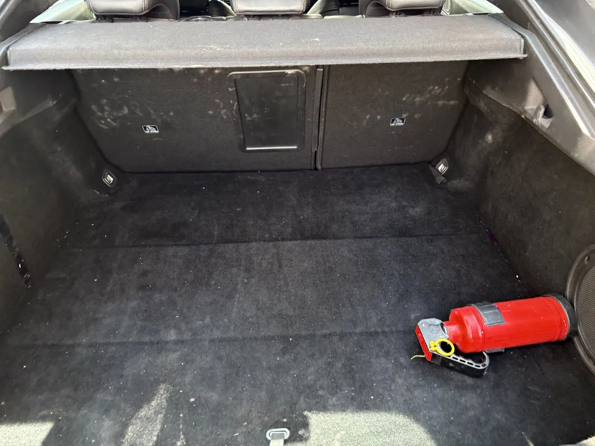 Car image 25