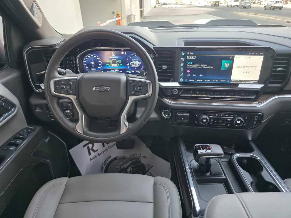 Car image 11