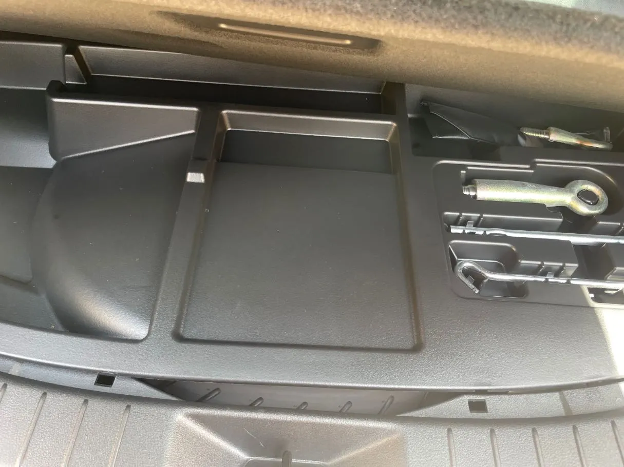 Car image 28