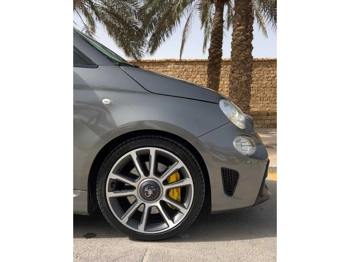 Car image 10