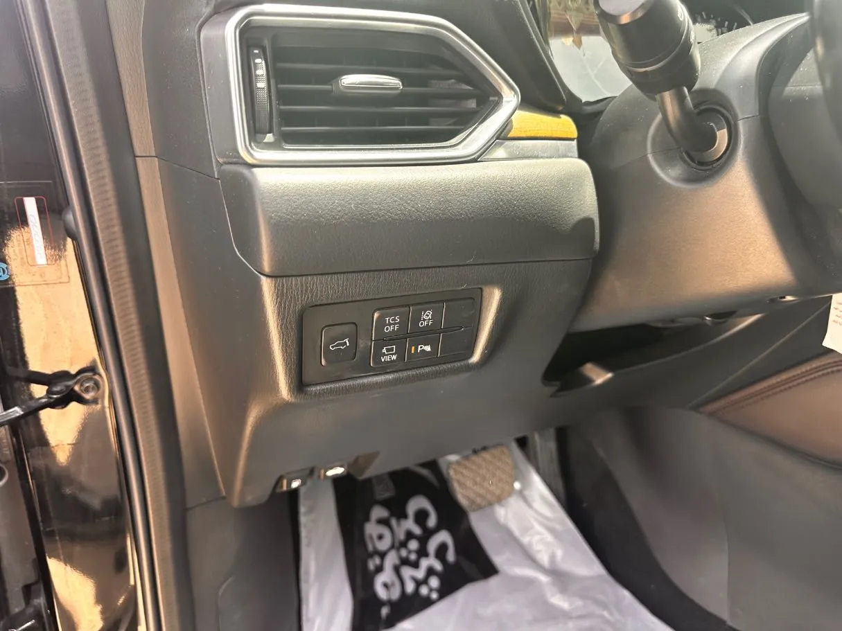 Car image 26