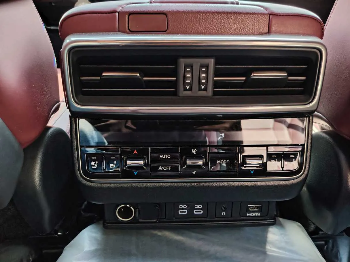 Car image 27