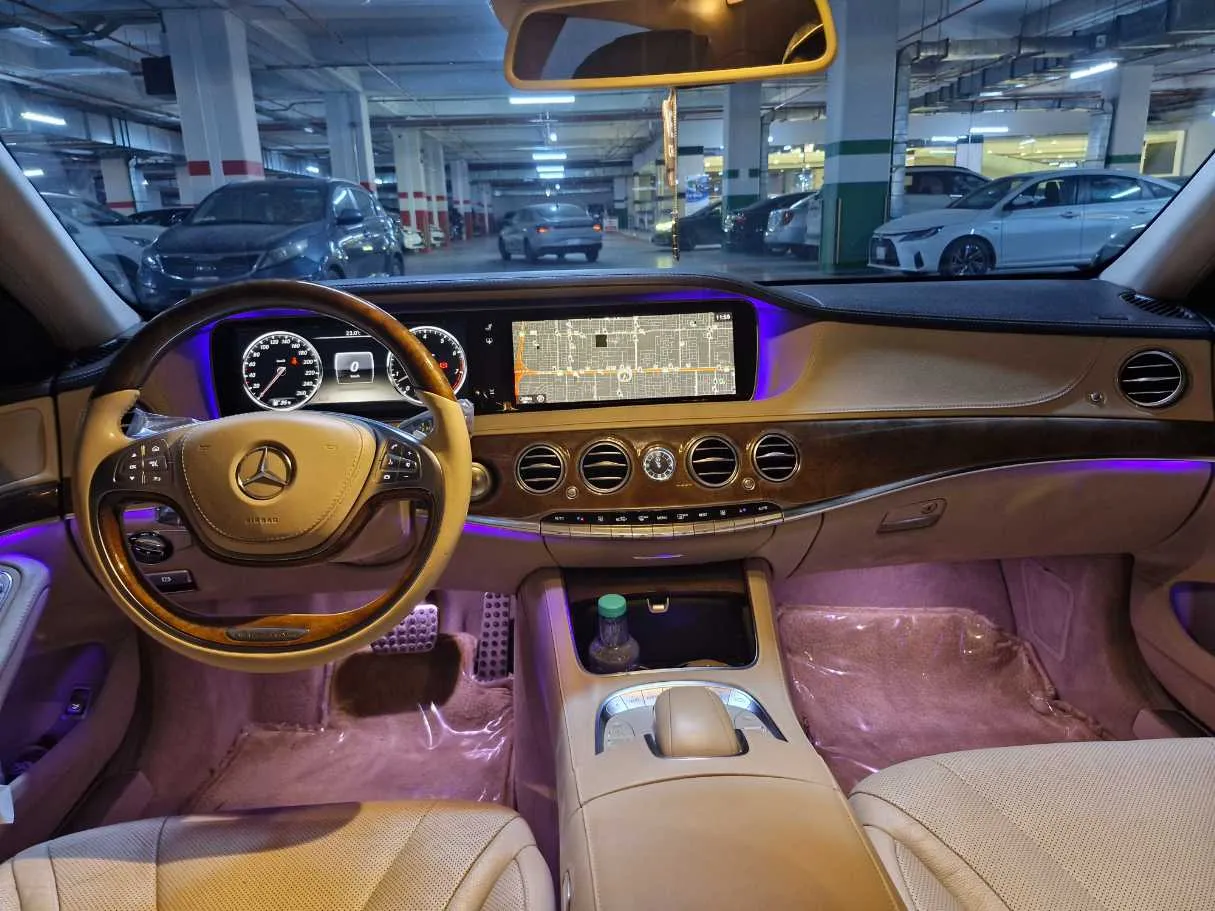 Car image 16