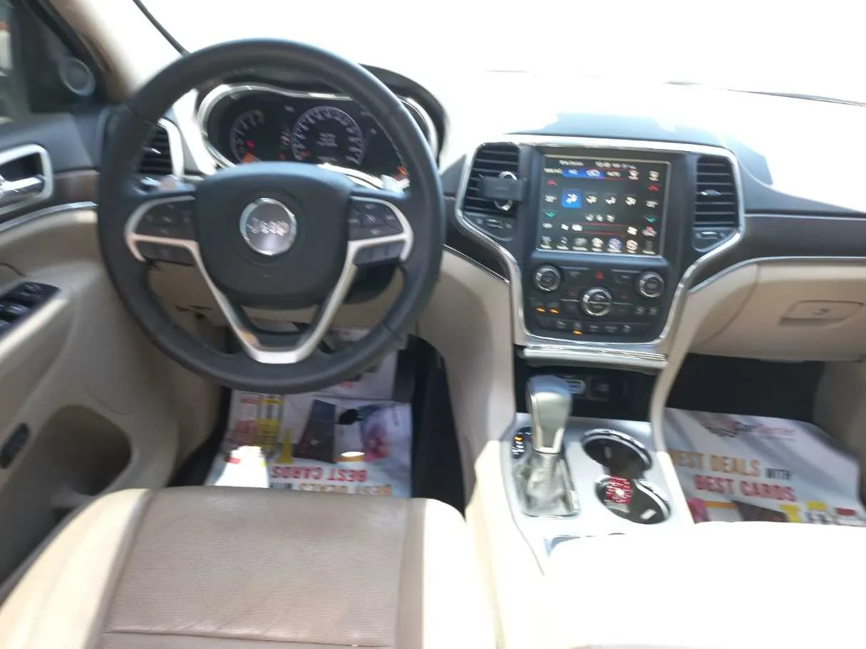 Car image 14