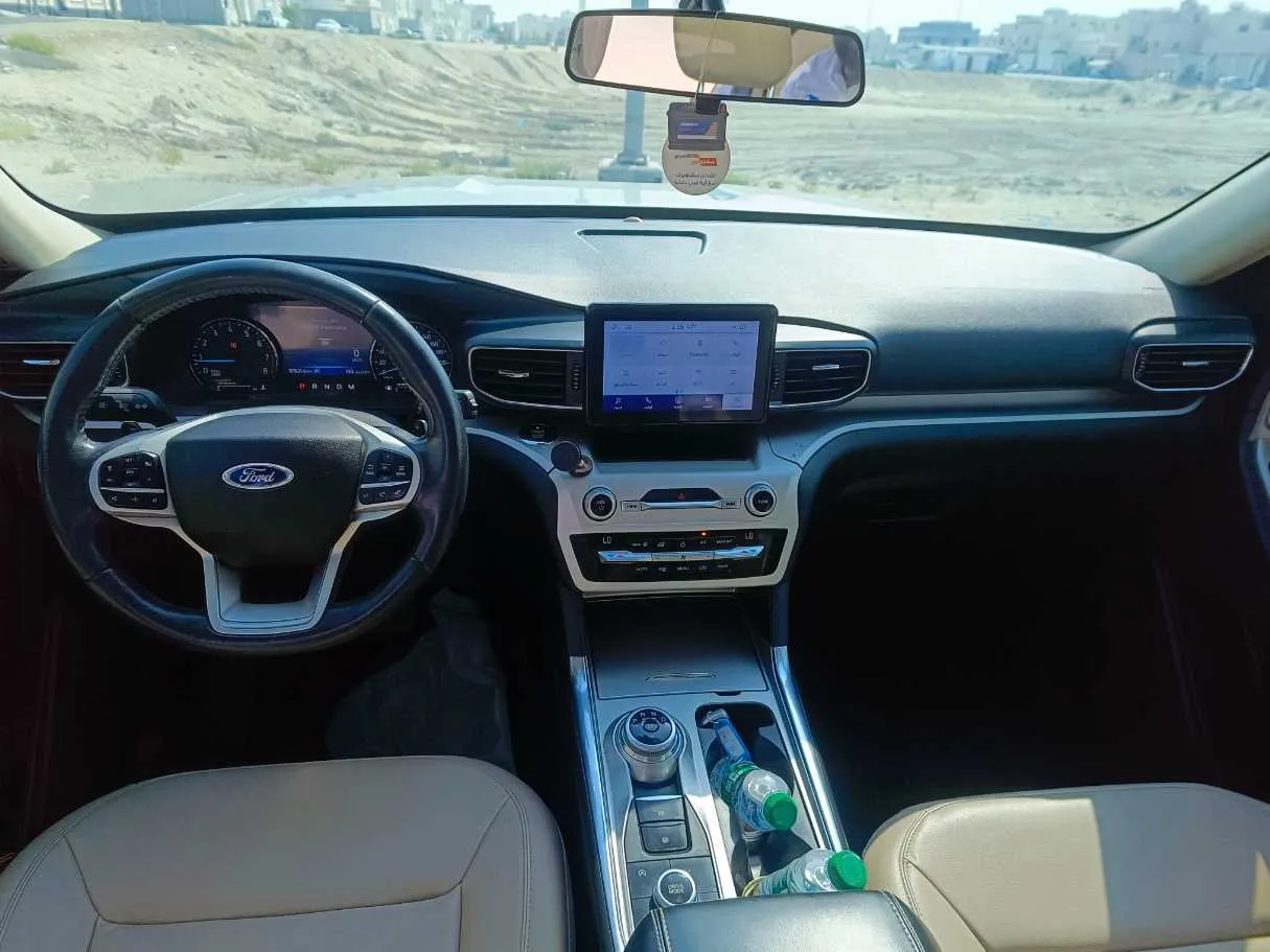 Car image 21