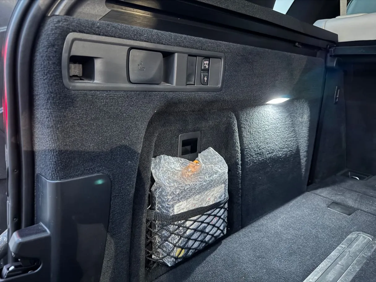 Car image 27