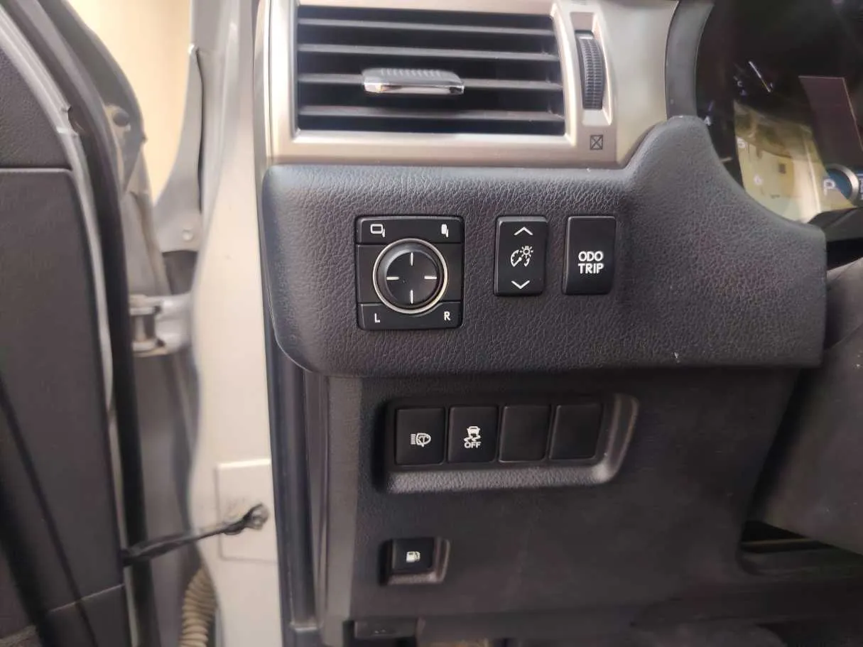 Car image 34