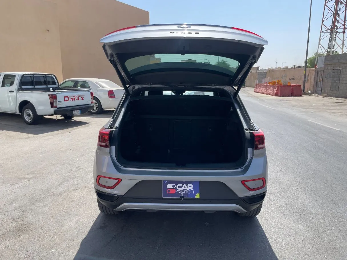 Car image 21