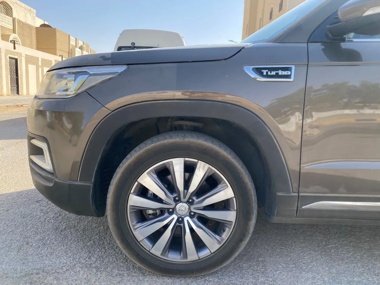 Car image 8