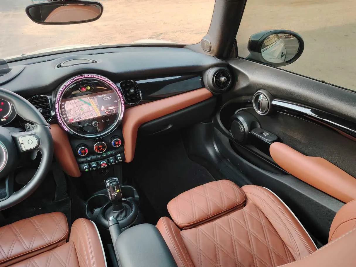 Car image 19