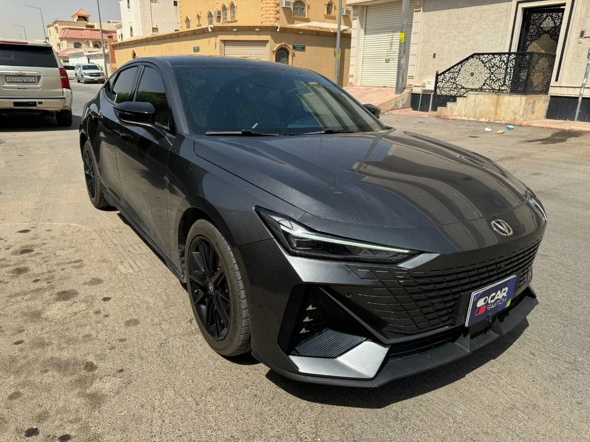 Car image 3