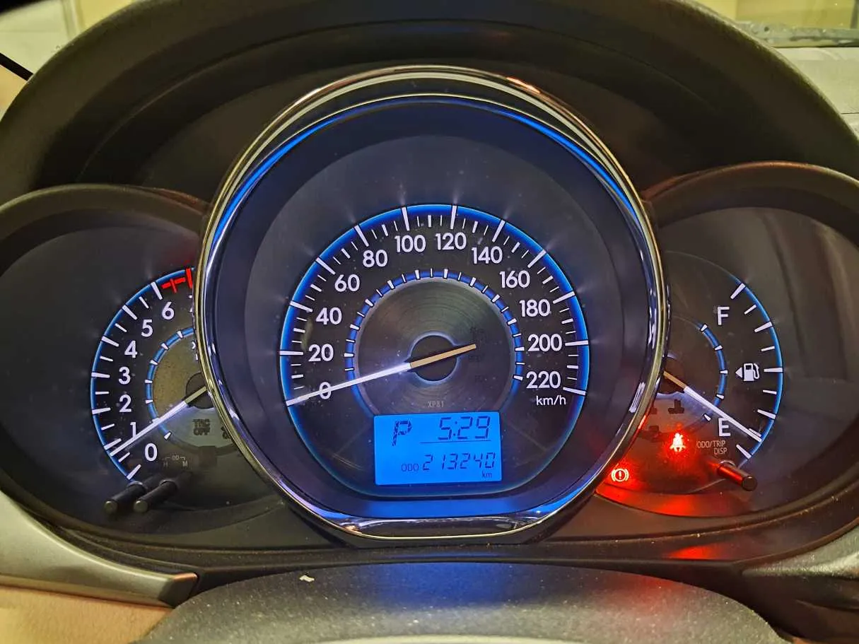 Car image 19
