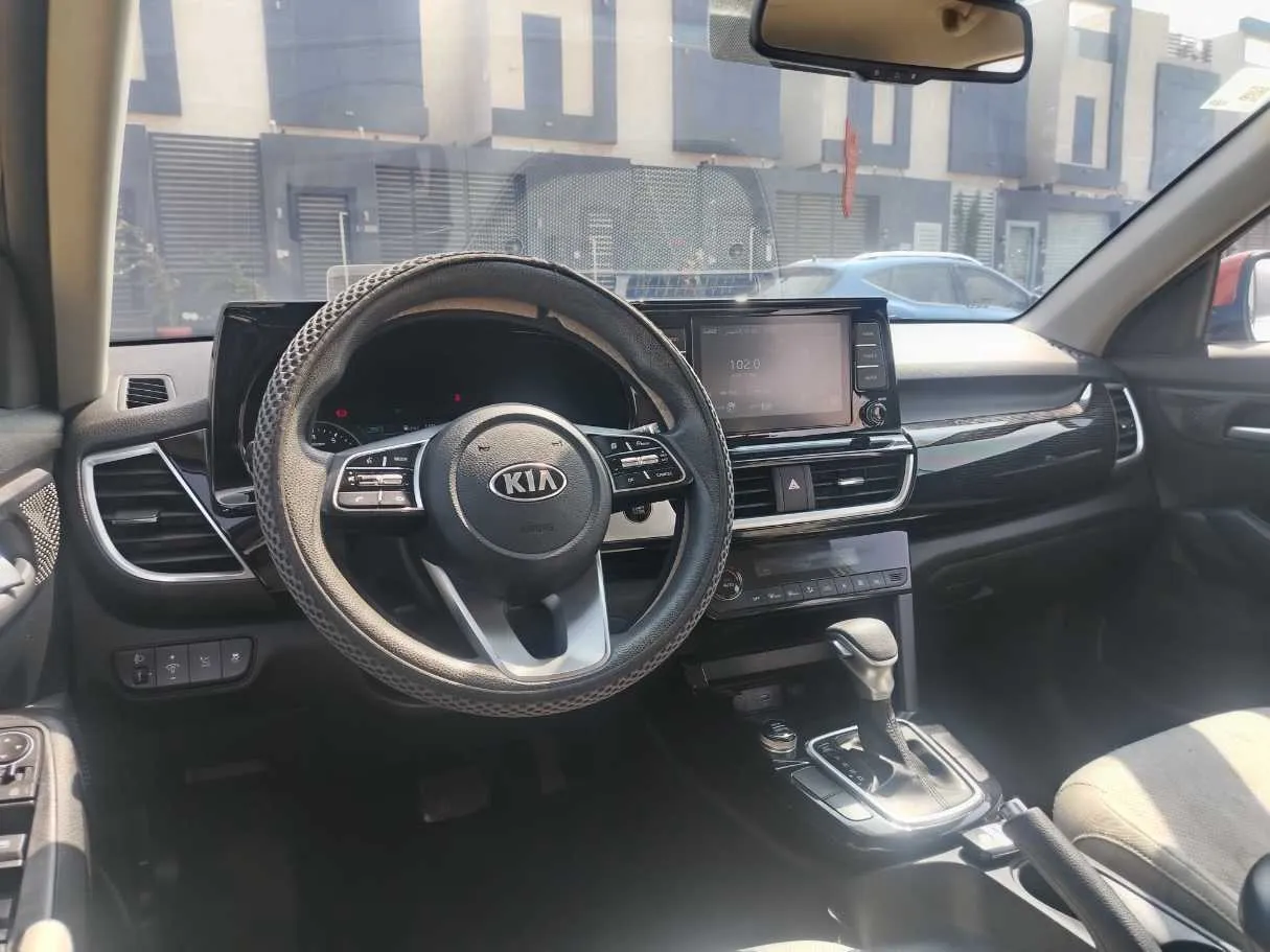 Car image 27