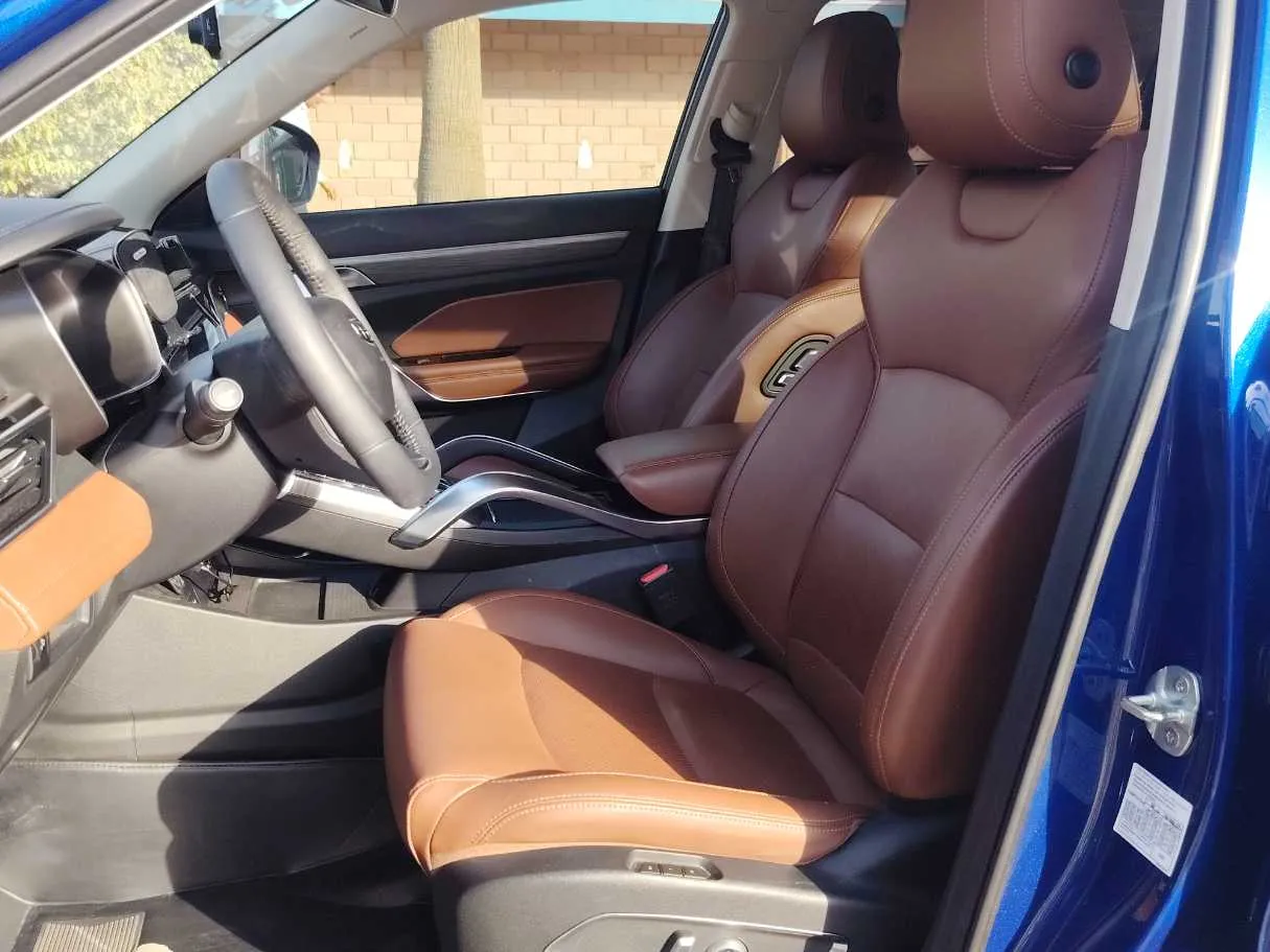 Car image 12