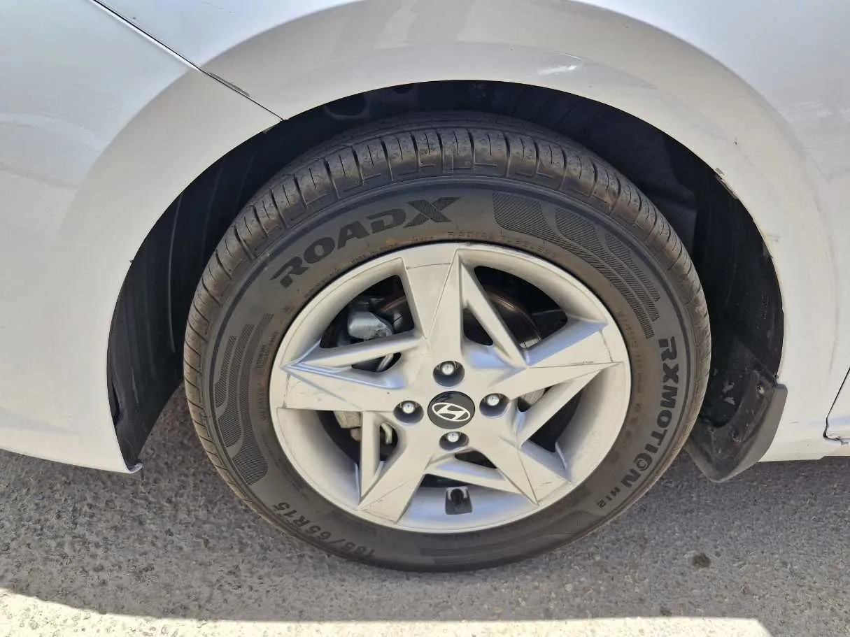 Car image 10