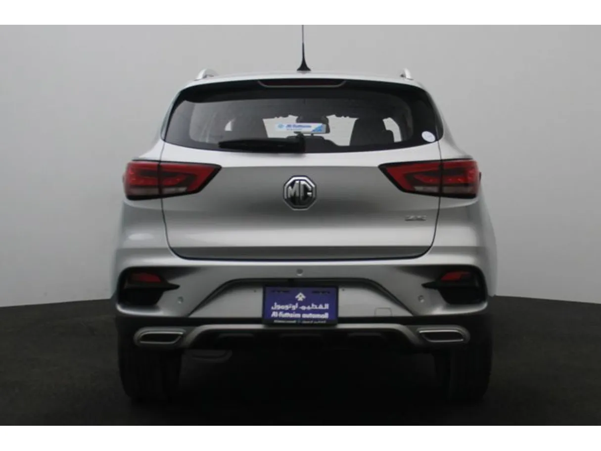 Car image 12