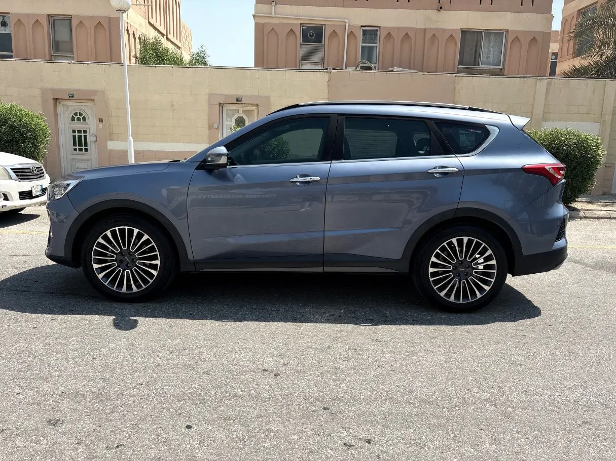Car image 8