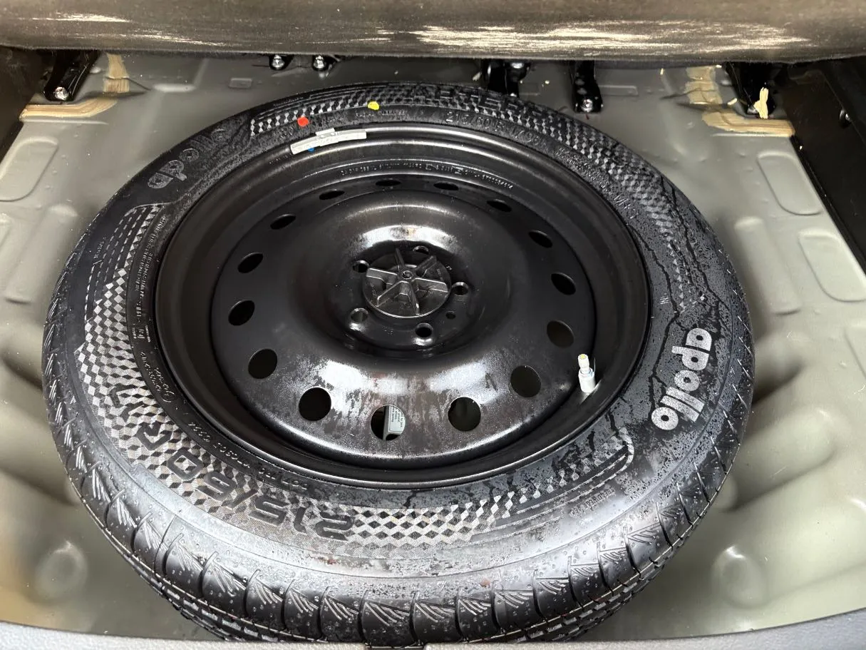 Car image 28