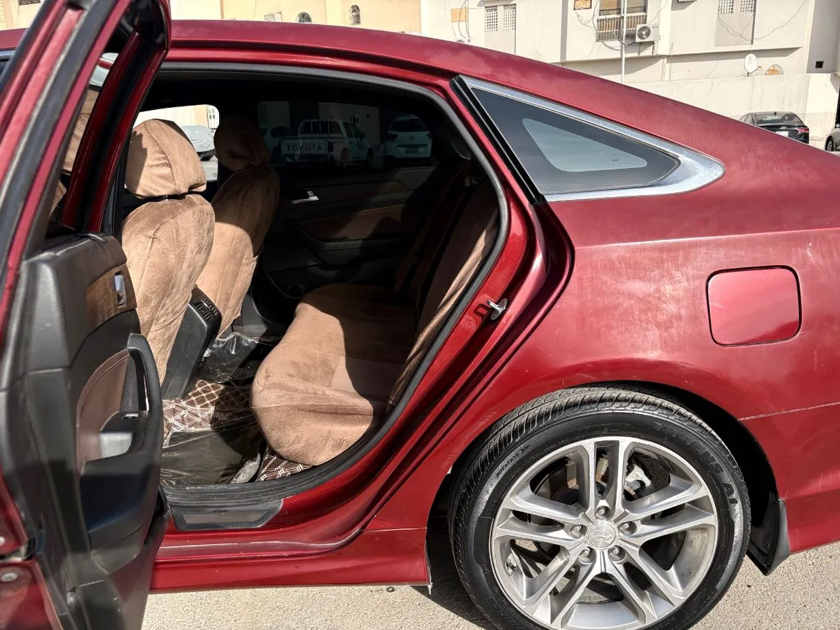 Car image 15