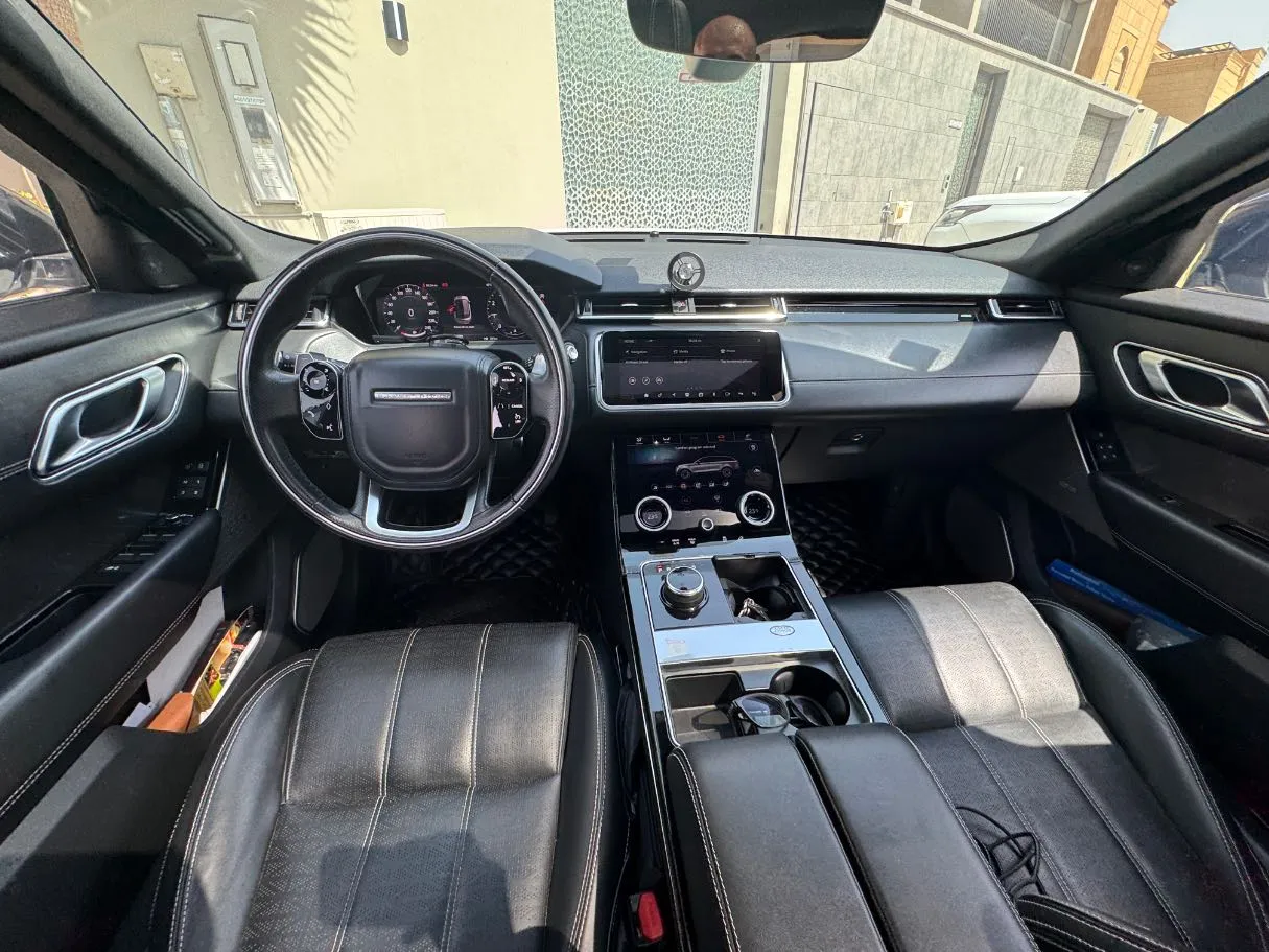 Car image 15
