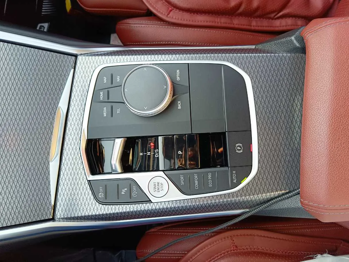 Car image 26