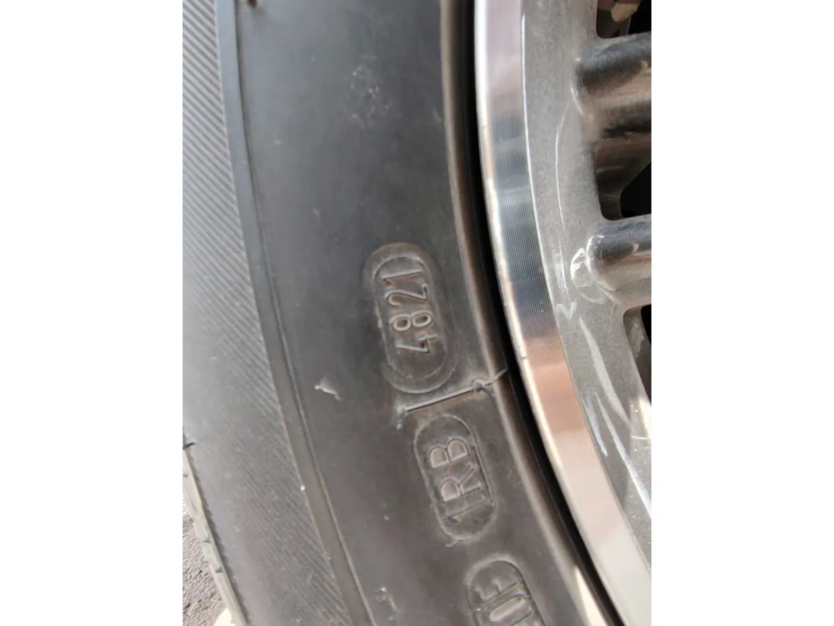 Car image 28