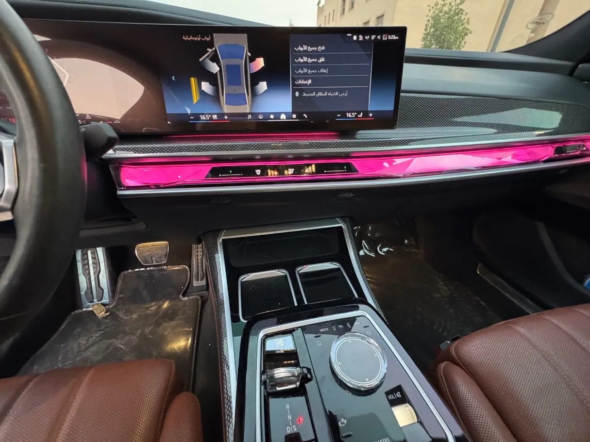 Car image 19