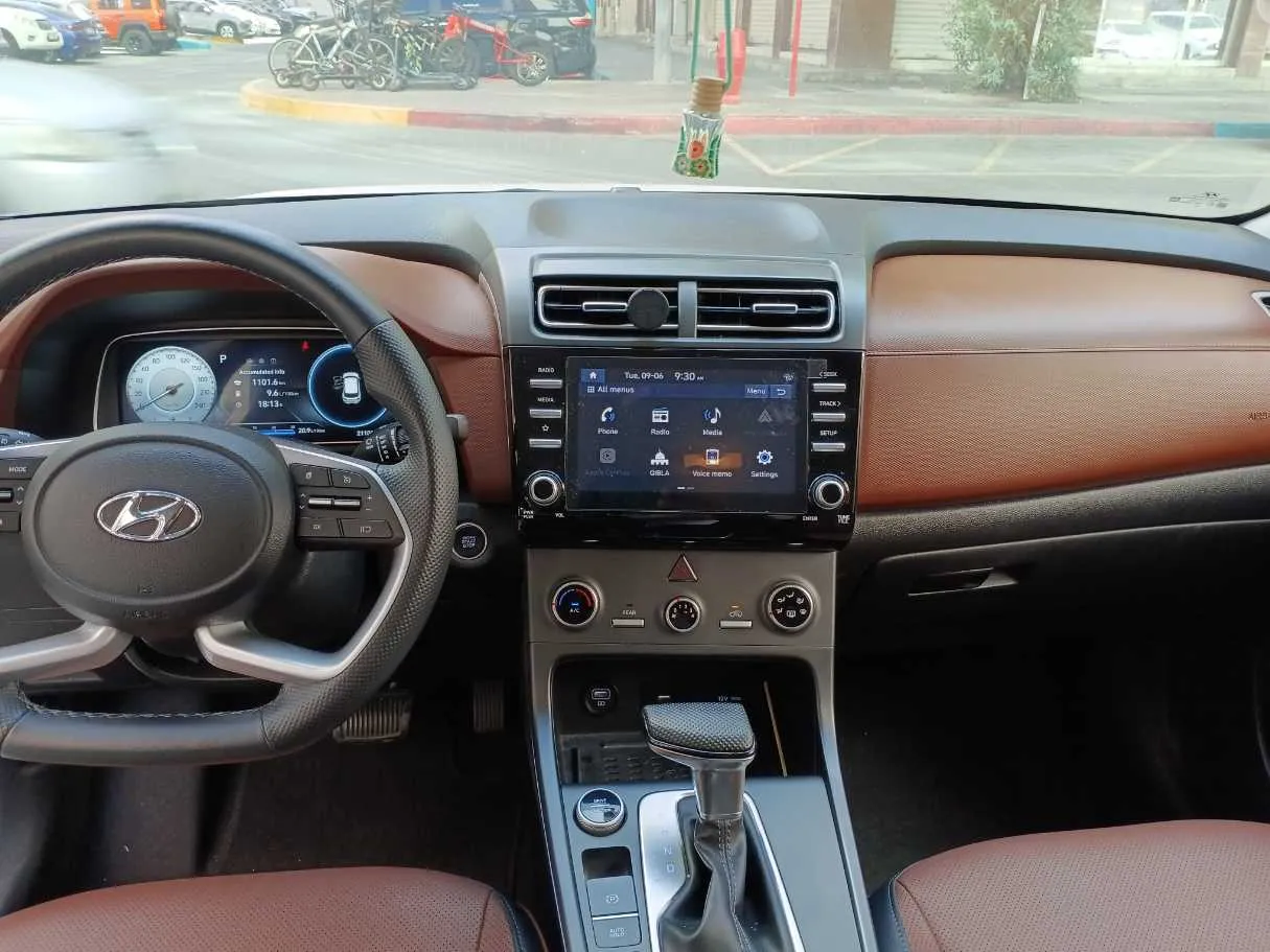 Car image 16