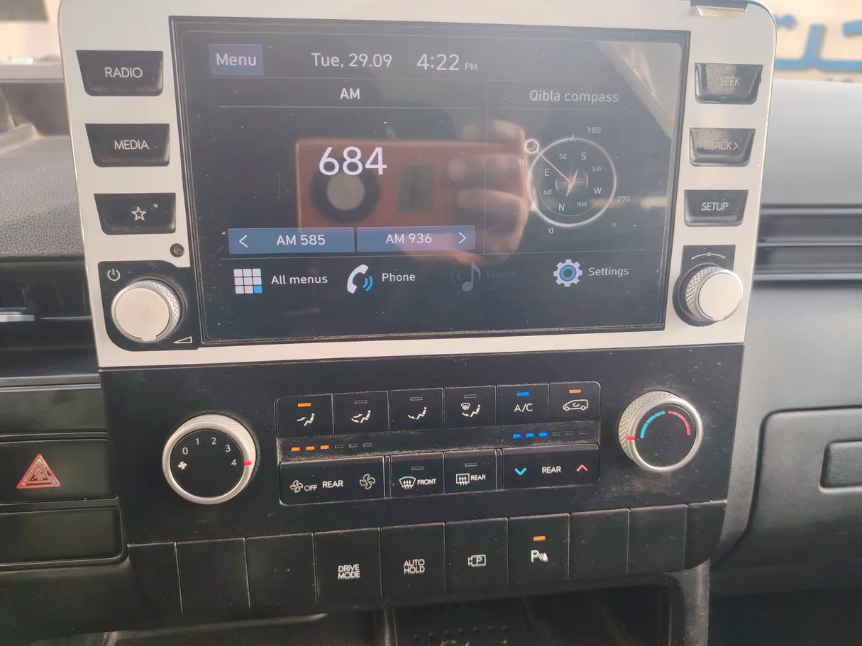 Car image 18