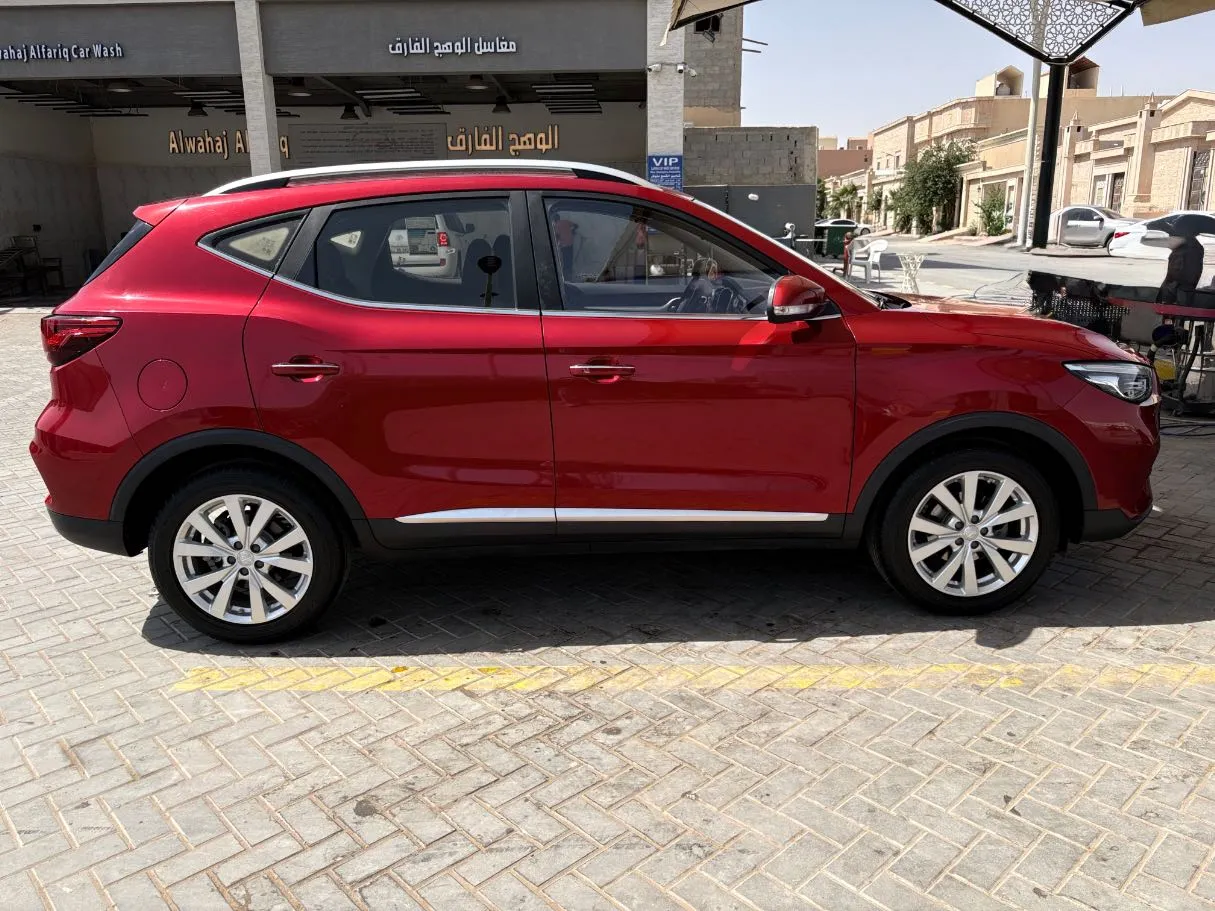 Car image 4