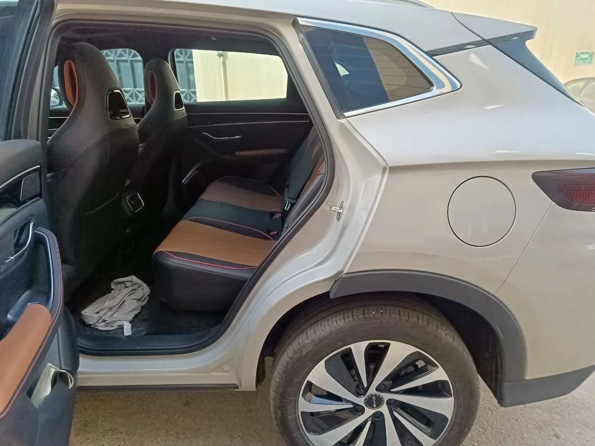 Car image 17