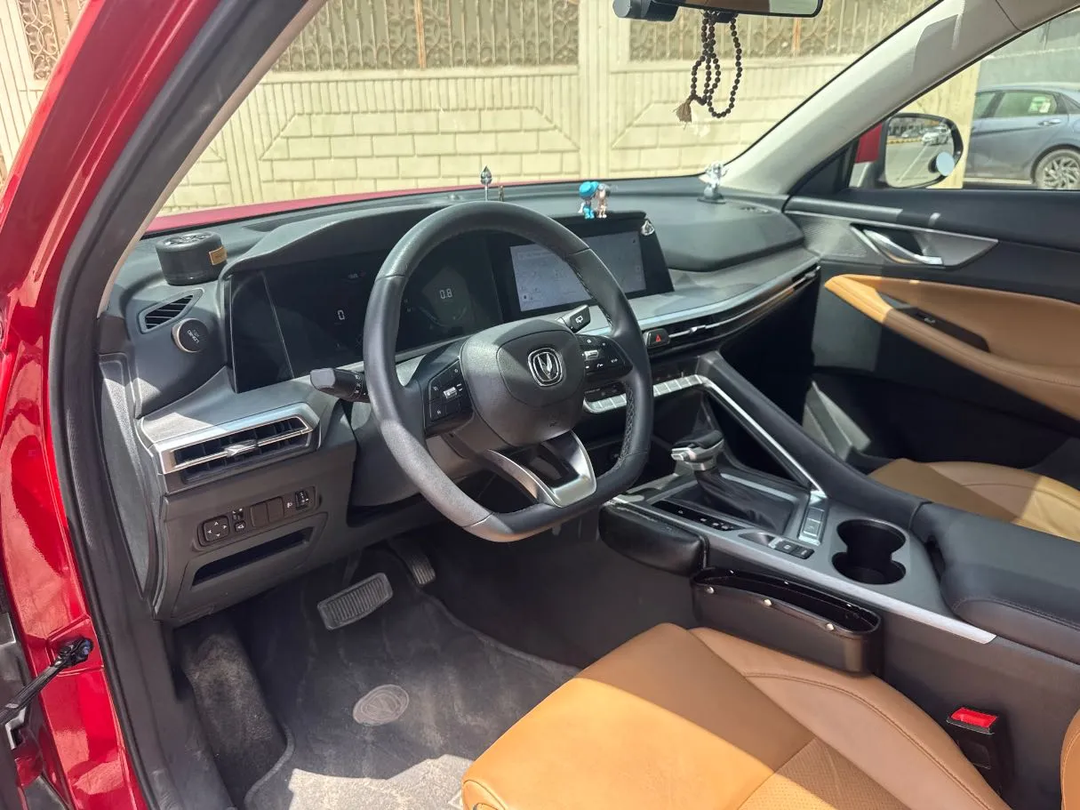 Car image 12
