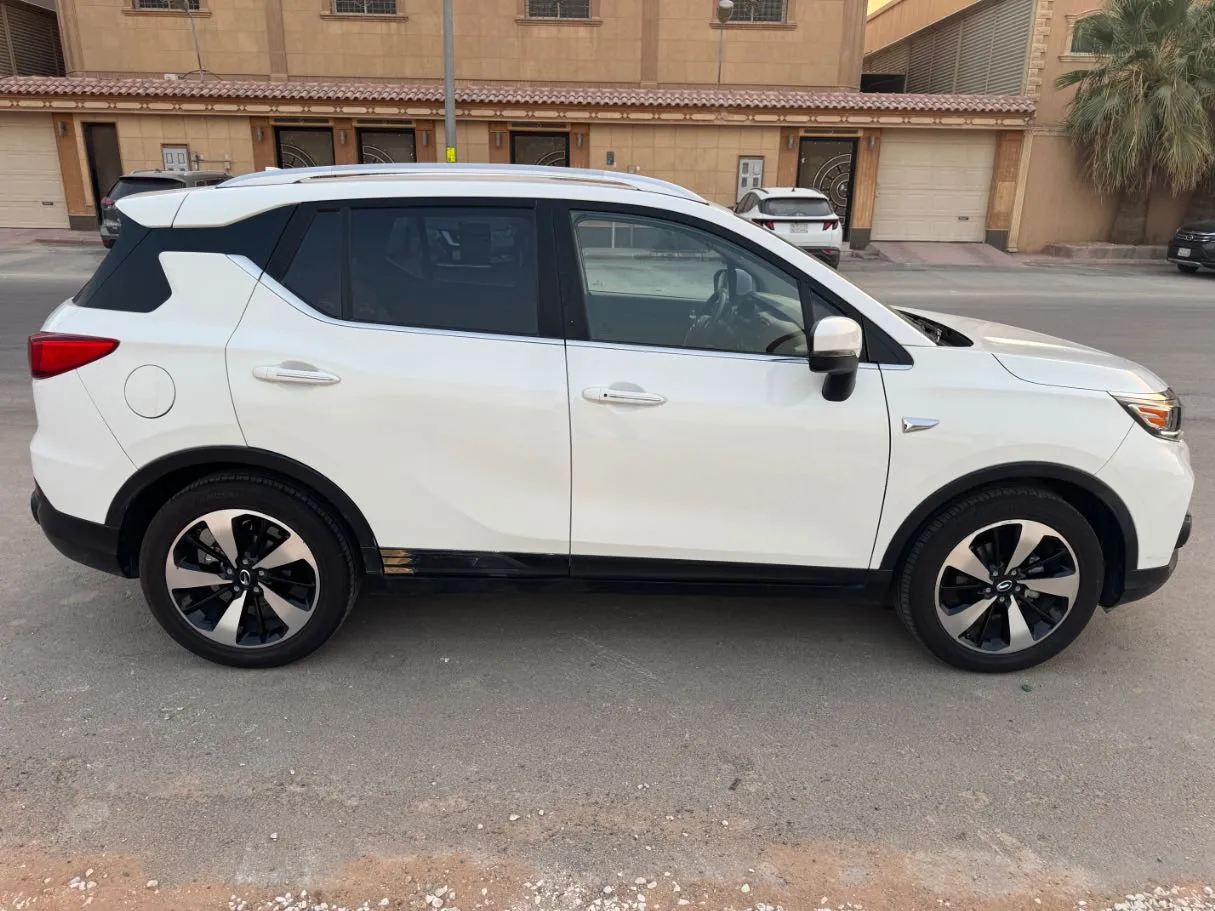 Car image 4