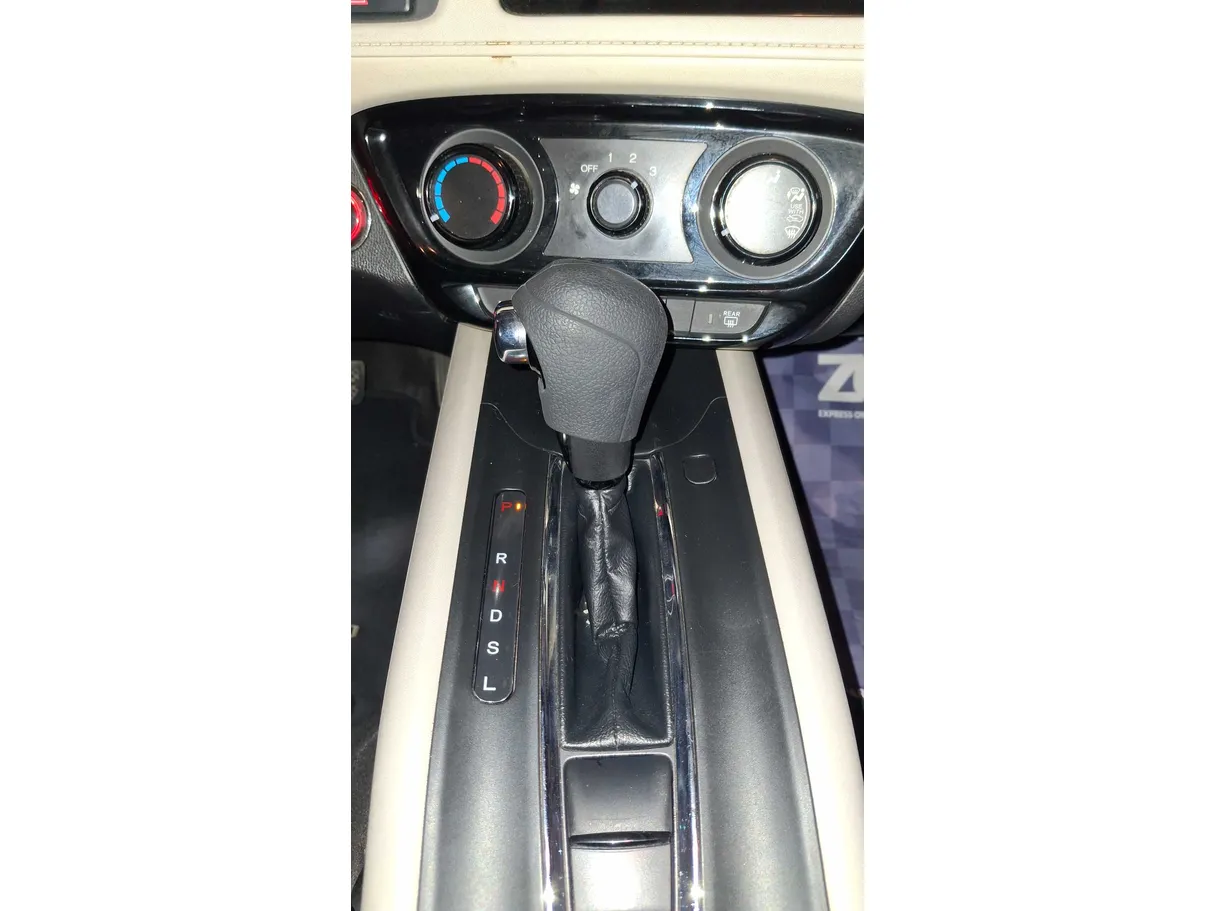 Car image 16