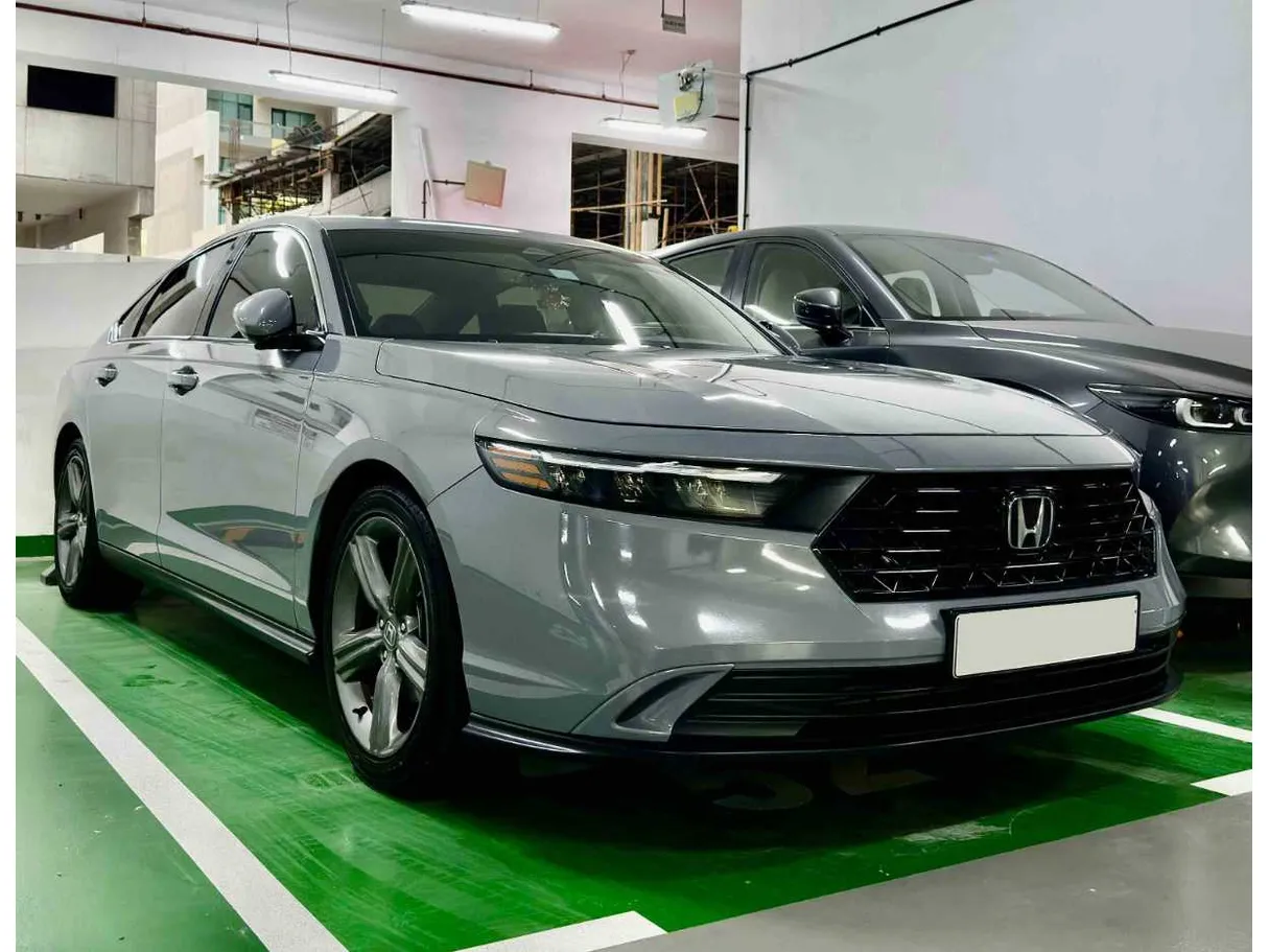 Car image 3