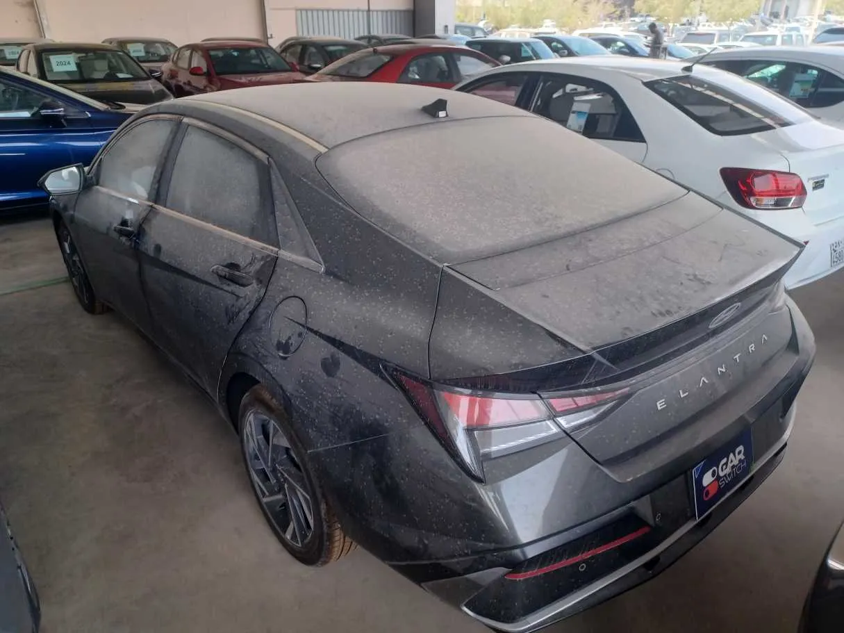 Car image 5