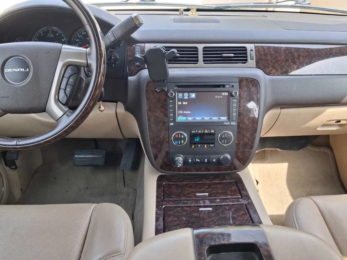 Car image 17