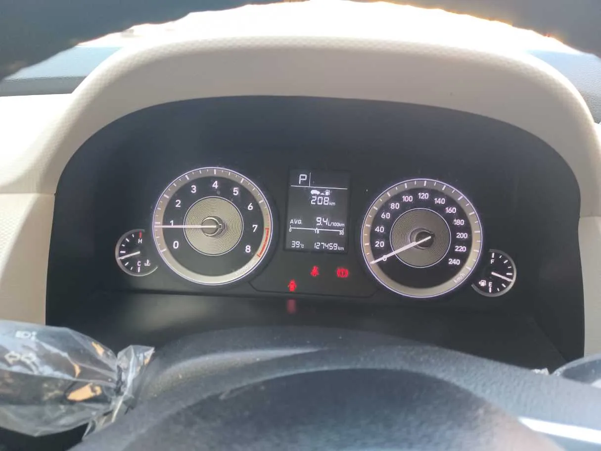 Car image 17