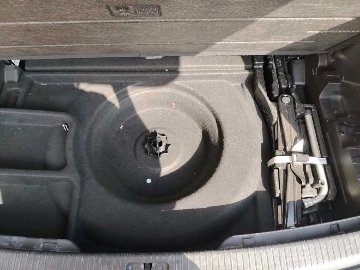 Car image 44