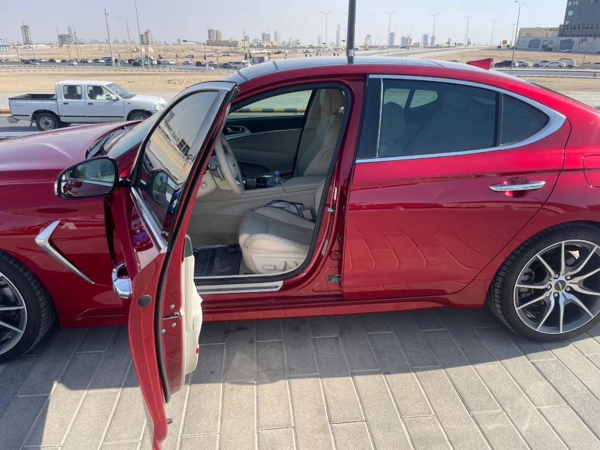 Car image 10