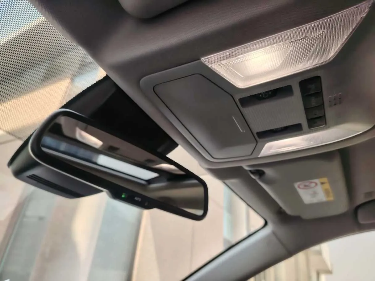 Car image 38