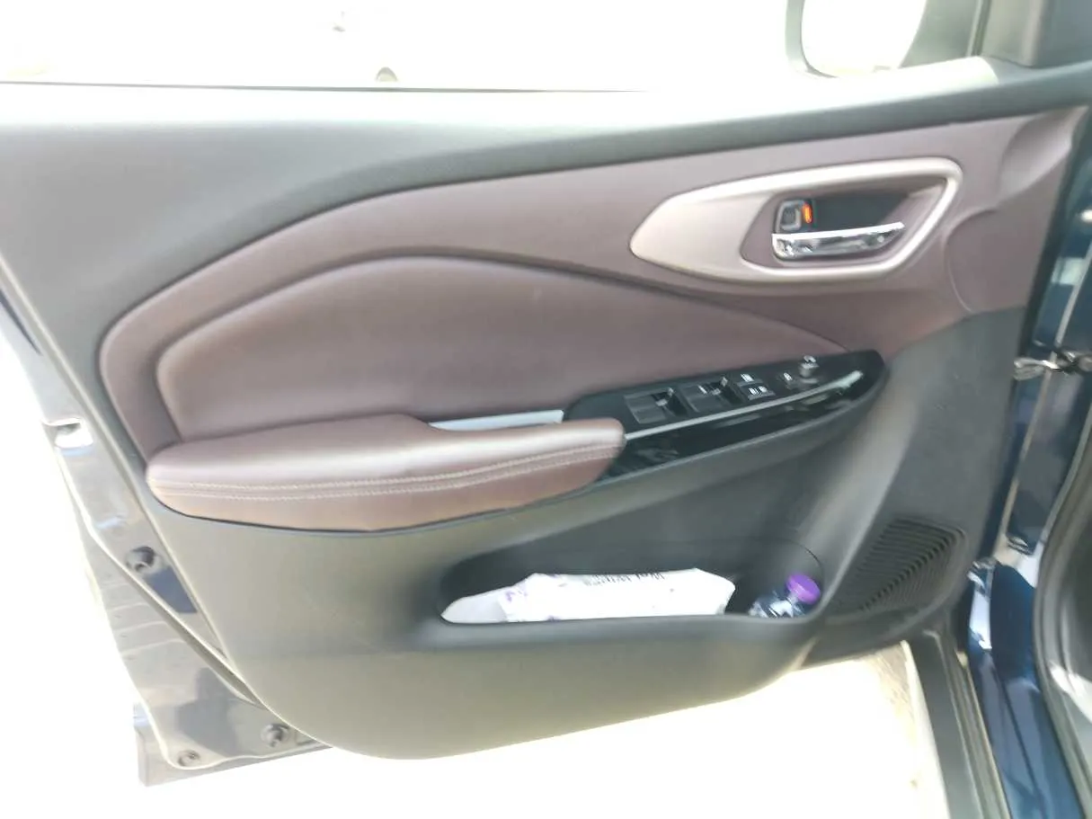 Car image 38
