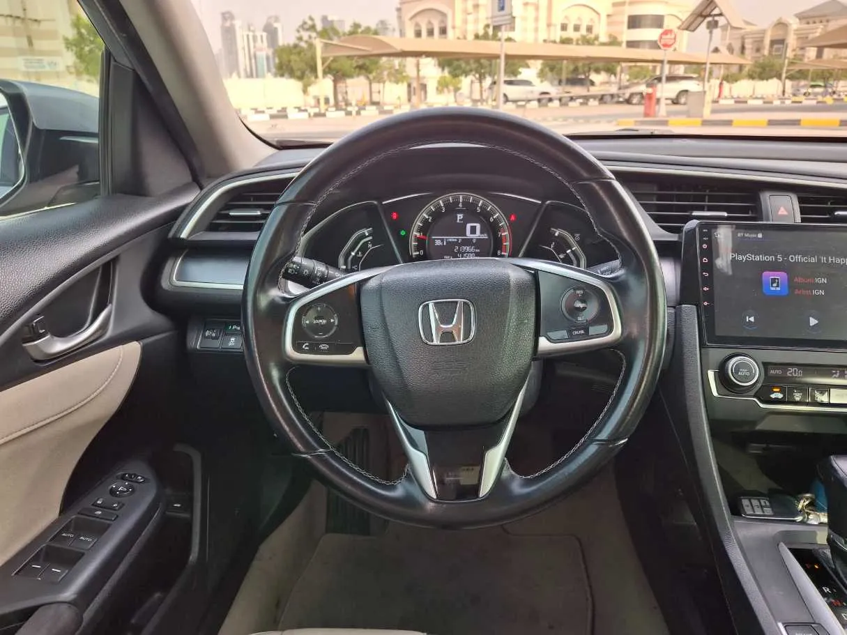Car image 14