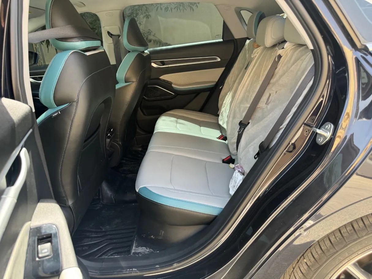Car image 15
