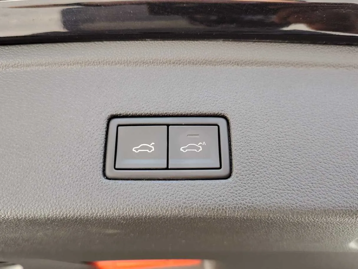 Car image 34