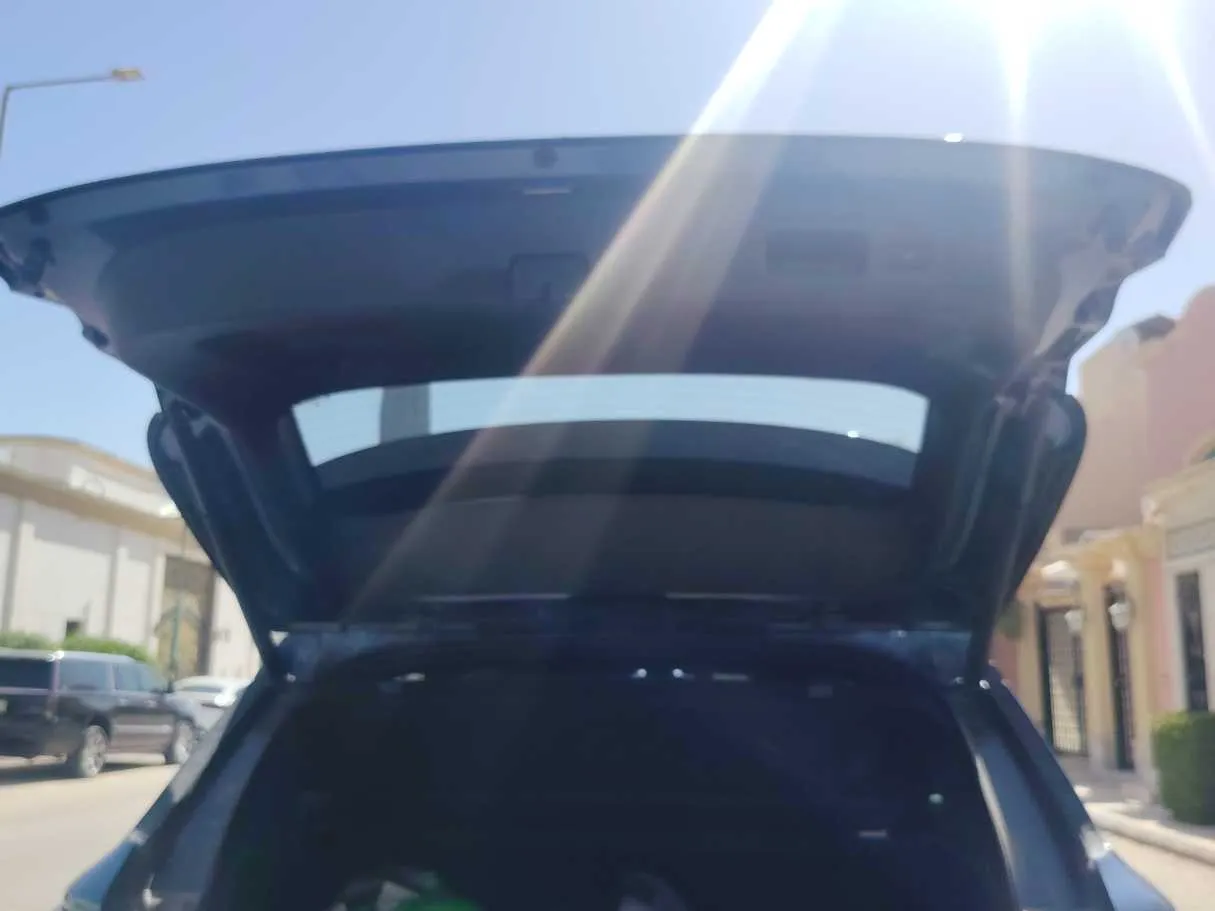 Car image 25
