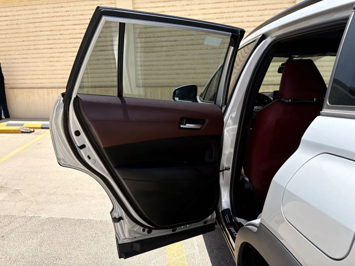 Car image 14